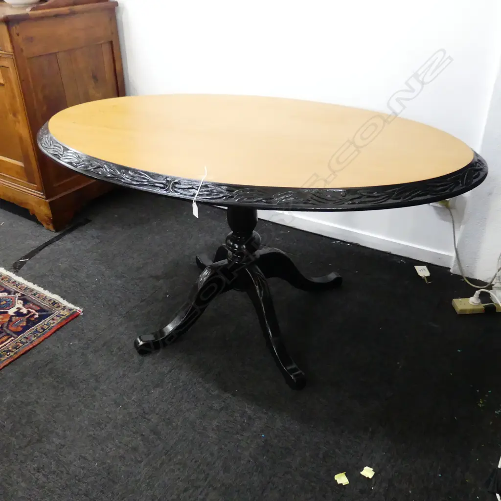 VICTORIAN STYLE OVAL DINING TABLE 1400x800x730mm Image 1++