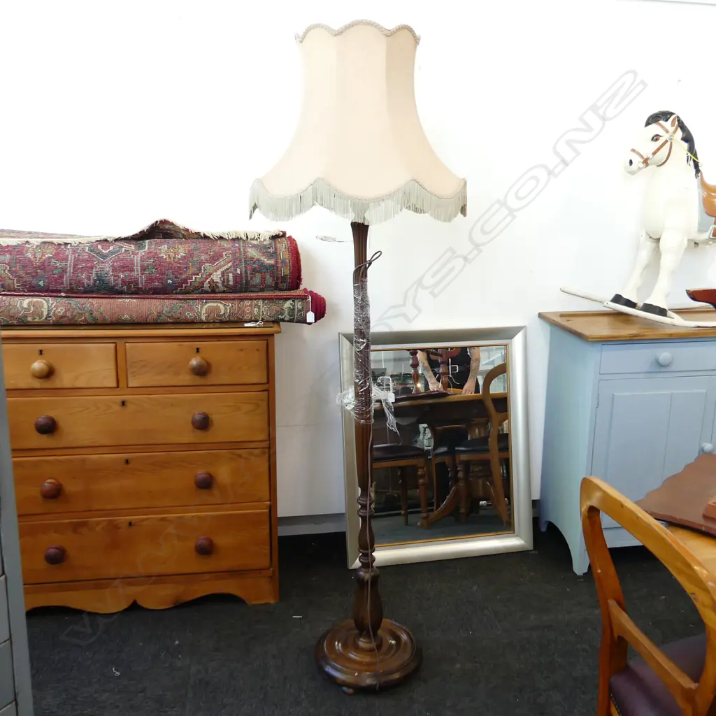 MAHOGANY STANDARD LAMP Image 1++