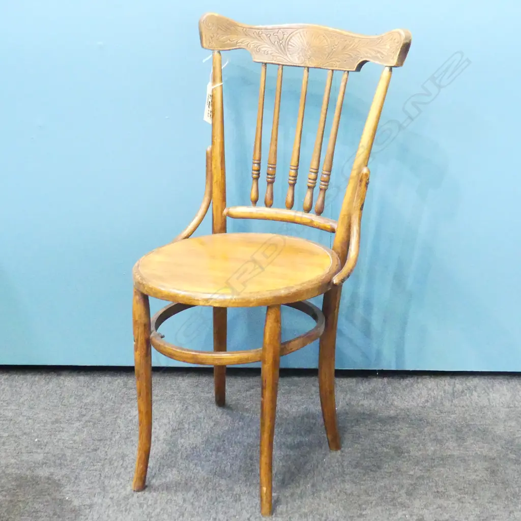 SPINDLE BACK CHAIR Image 1++