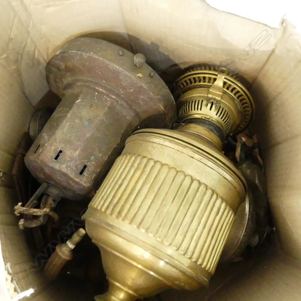 BOX LOT ANTIQUE KEROSENE LAMPS ETC Image 1++