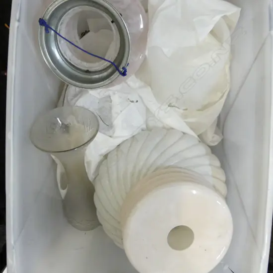 BOX LOT VINTAGE LAMP SHADES