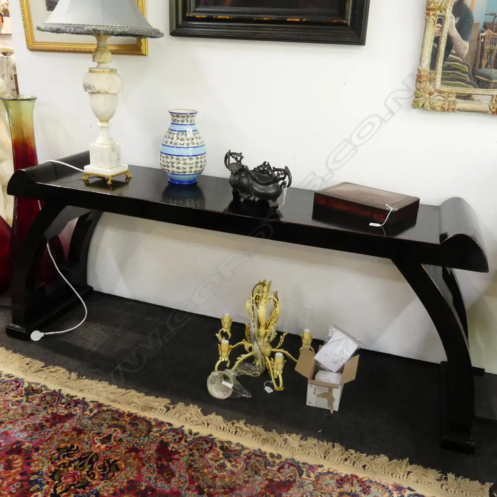 LACQUER ALTAR TABLE Image 1++