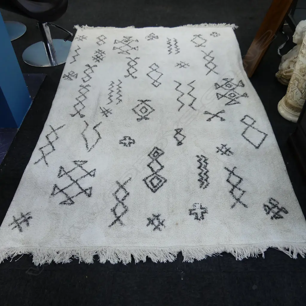 LG WHITE BERBER RUG 1600x2300mm Image 1++