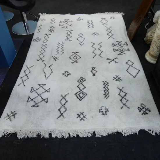 LG WHITE BERBER RUG 1600x2300mm
