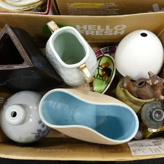 ASST NZ AND AUSTRALIAN POTTERY 