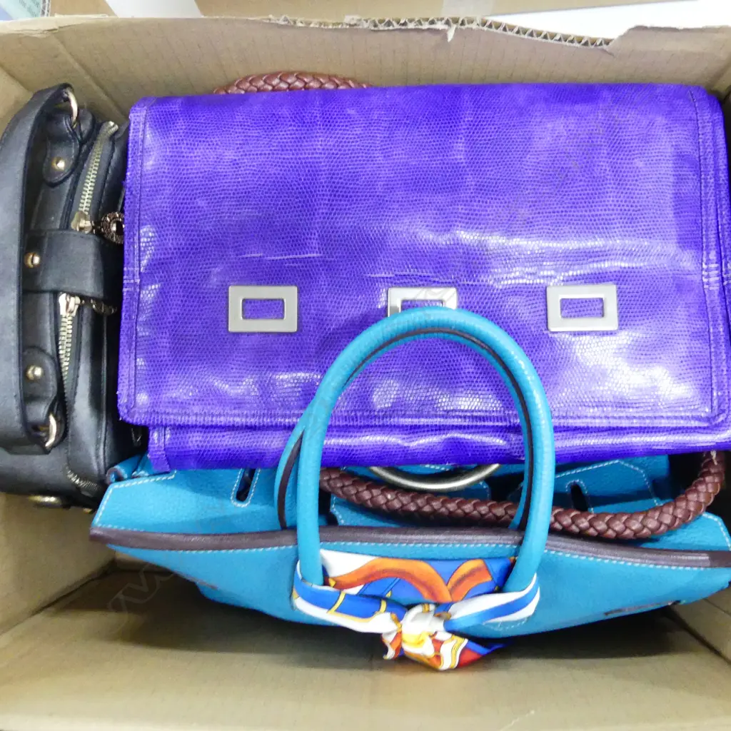 5 LADIES FASHION HANDBAGS Image 1++