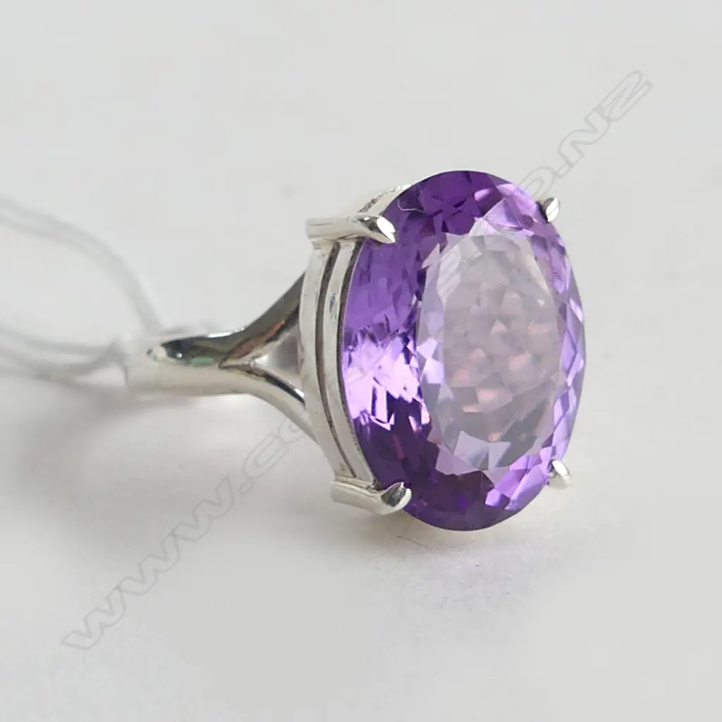 SILVER SET AMETHYST RING, OVAL CUT SIZE Q Image 1++