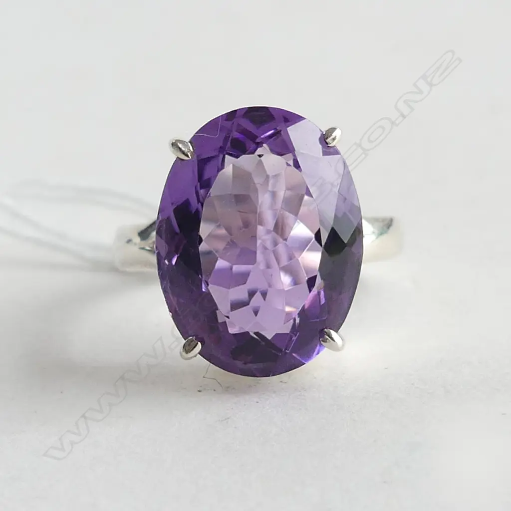 SILVER SET AMETHYST RING, OVAL CUT SIZE Q Image 1++