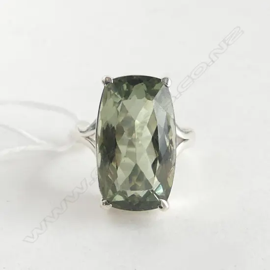 SILVER SET GREEN AMETHYST RING SIZE Q
