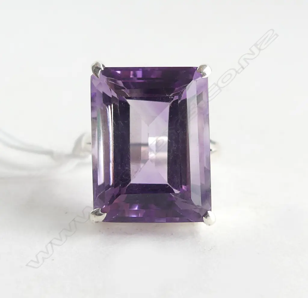 SILVER SET EMERALD CUT AMETHYST RING SIZE Q Image 1++