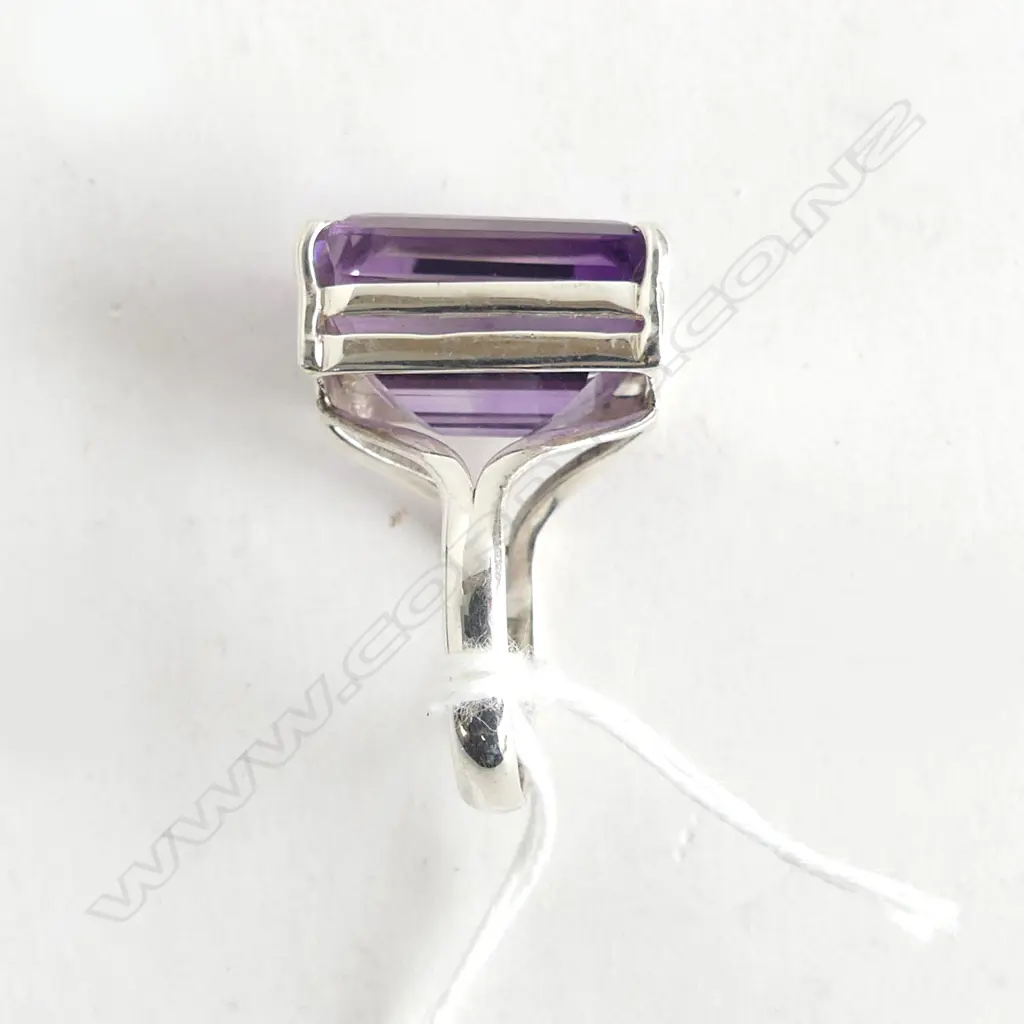 SILVER SET EMERALD CUT AMETHYST RING SIZE Q Image 1++