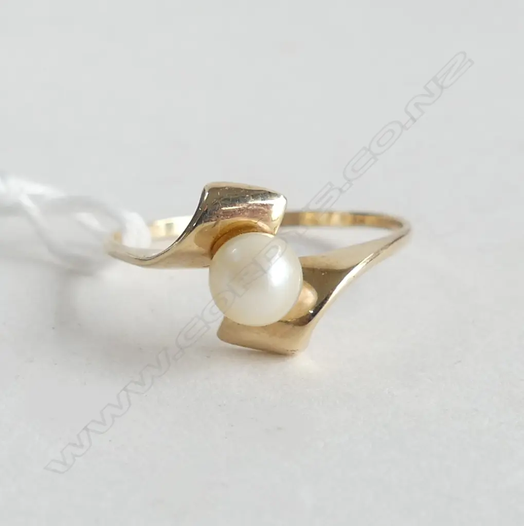 9CT PEARL RING 1.4gms SIZE  P 1/2 Image 1++