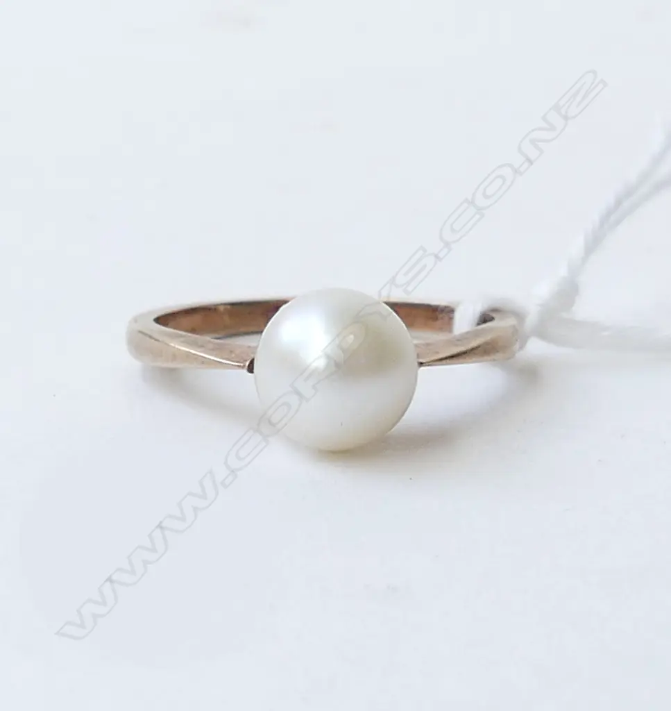 9CT GOLD SOLITAIRE PEARL RING, 2.7gms SIZE Q Image 1++