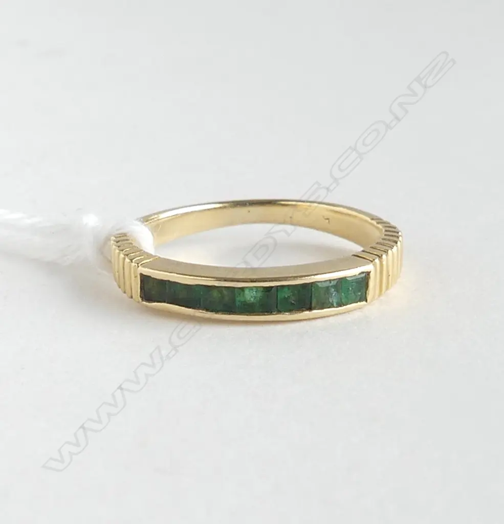 14ct Y/G  MULTI EMERALD BAND RING 1.6gms SIZE I Image 1++