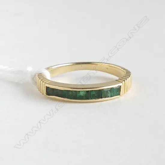 14ct Y/G  MULTI EMERALD BAND RING 1.6gms SIZE I