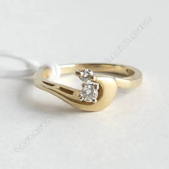 14ct YELLOW GOLD & 2 DIAMOND RING 2.46gms SIZE L