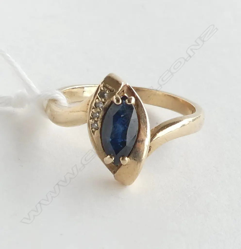 9ct DIAMOND & SAPPHIRE RING 3.3gm SIZE O Image 1++