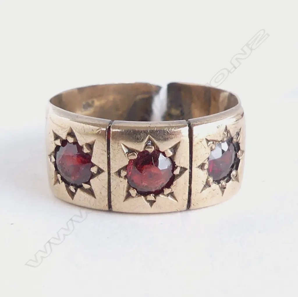 9CT ROSE GOLD GARNET RING 5.8GRMS SPLIT IN BACK OF SHANK SIZE Q? Image 1++