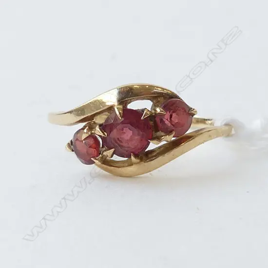 9CT  3 GARNET RING, 2.0gms SIZE N