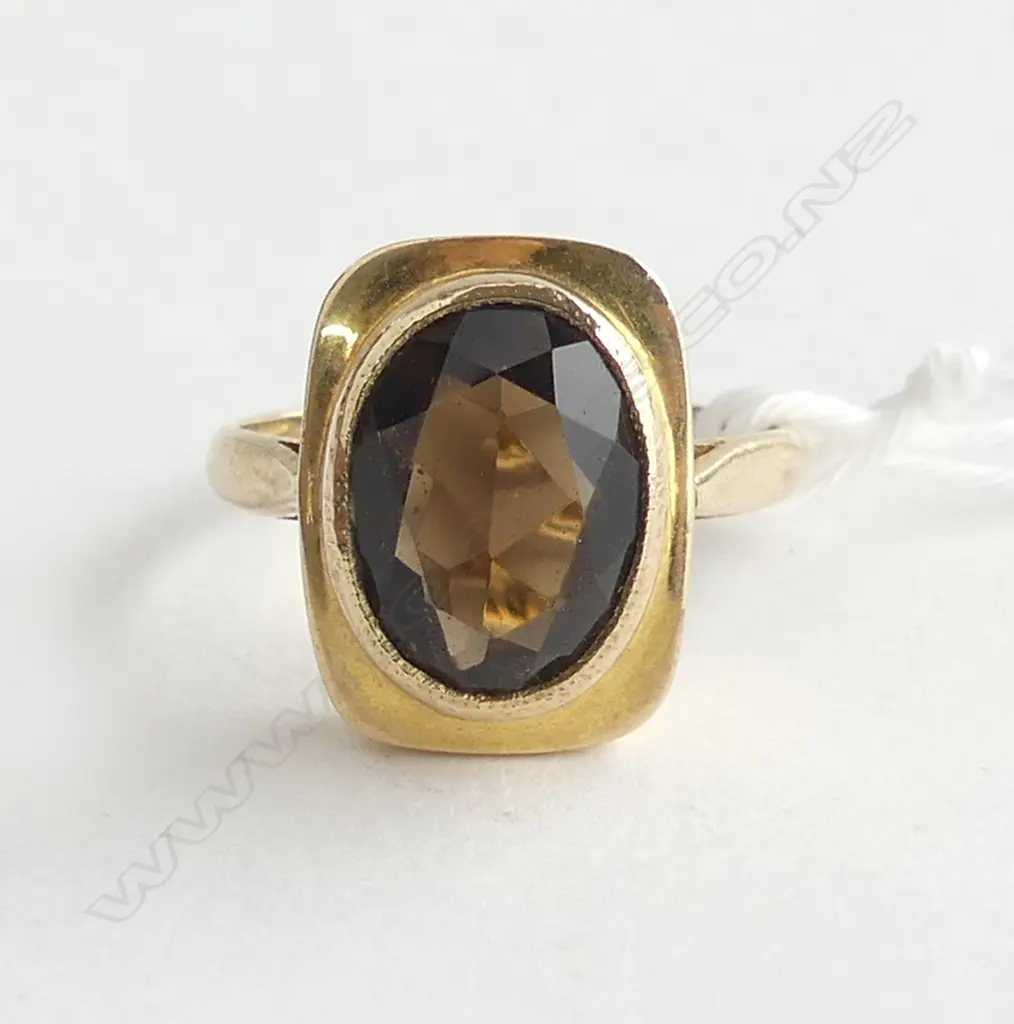 9ct & SMOKEY QUARTZ RING, BIRM. 1965 3.7gms SIZE P Image 1++