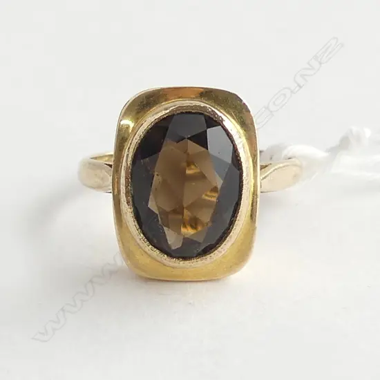 9ct & SMOKEY QUARTZ RING, BIRM. 1965 3.7gms SIZE P