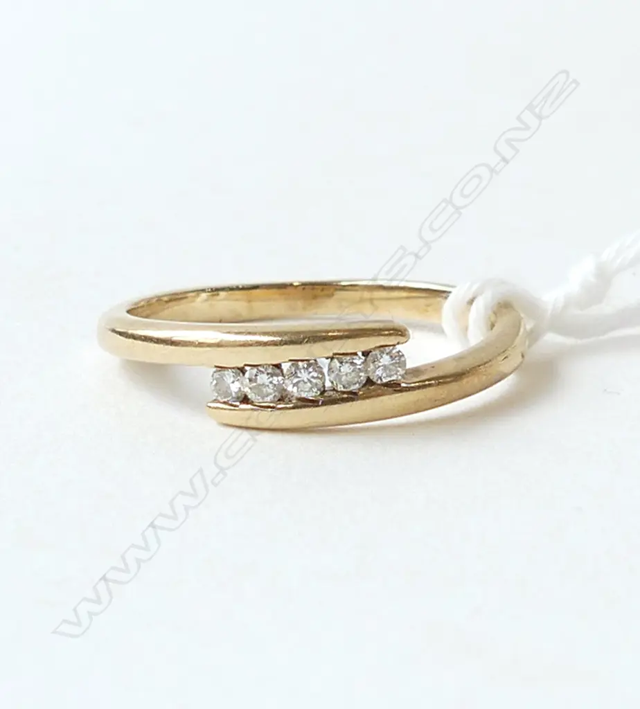 9ct 5 DIAMOND (0.12cts) SET RING 2.0gm SIZE O OLD VALUATION 2007 $625.00 Image 1++