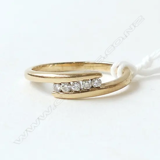 9ct 5 DIAMOND (0.12cts) SET RING 2.0gm SIZE O OLD VALUATION 2007 $625.00