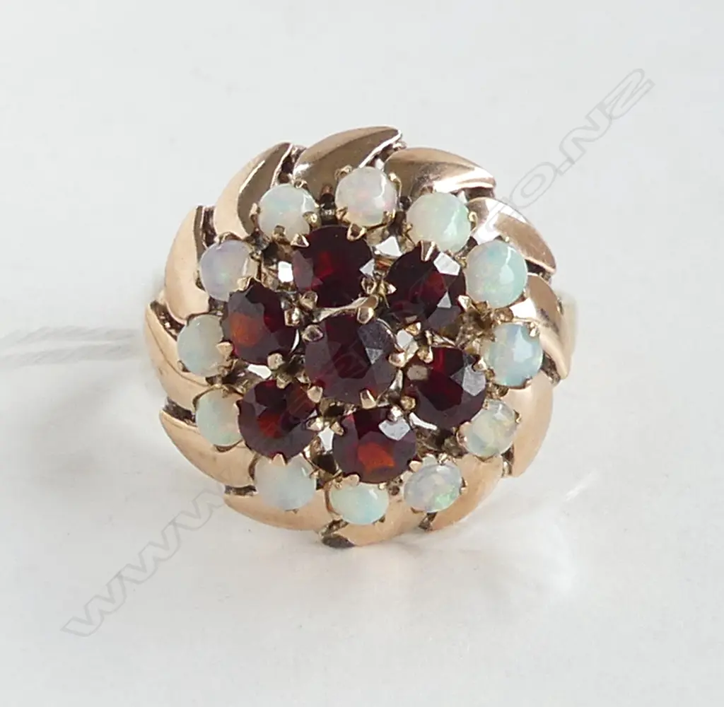 10CT OPAL & GARNET PRINCESS RING 5.5gms SIZE V Image 1++