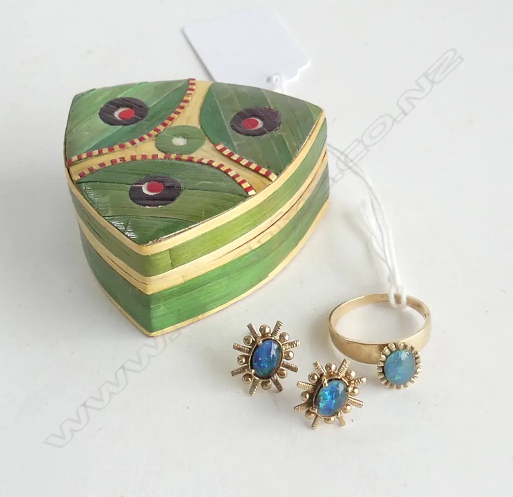 9CT OPAL RING & MATCHING EARINGS TOTAL WIEGHT 5.2GRMS SIZE O (TRIPLEX OPALS) 1 scroll missing Image 1++