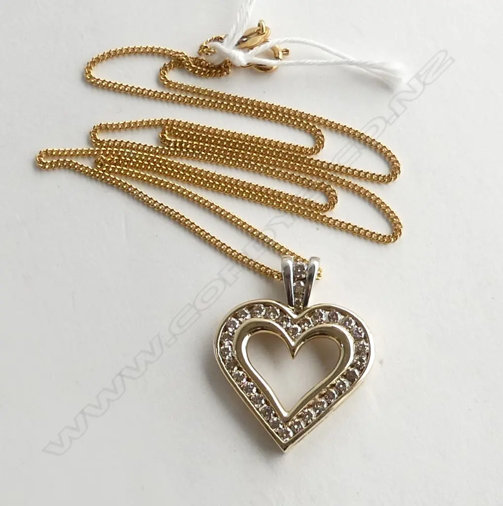 10ct DIAMOND HEART PENDANT w 9ct GOLD CHAIN 7.3gm  50CM CHAIN (valuation $1499.00 2008) Image 1++