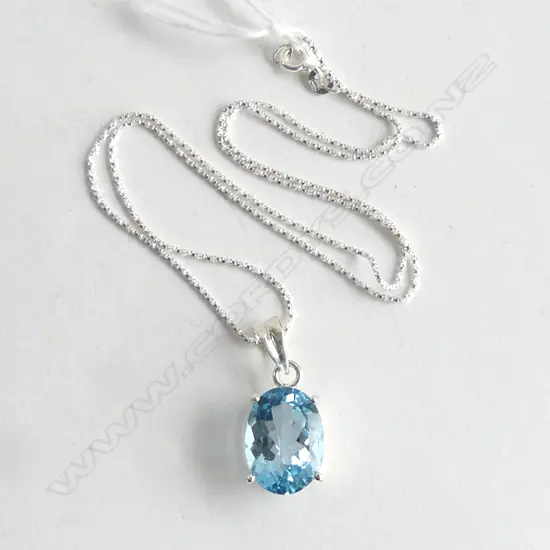 SILVER SET BLUE TOPAZ PENDANT & SILVER CHAIN