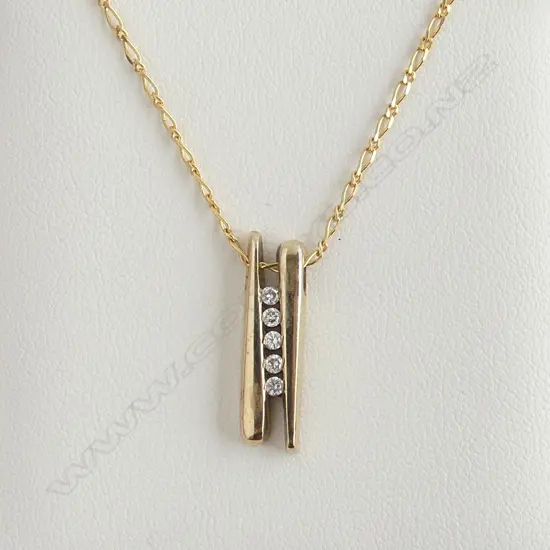 9ct DIAMOND SET PENDANT w 9ct CHAIN 4.2gm VALUATION 2007 $549.00