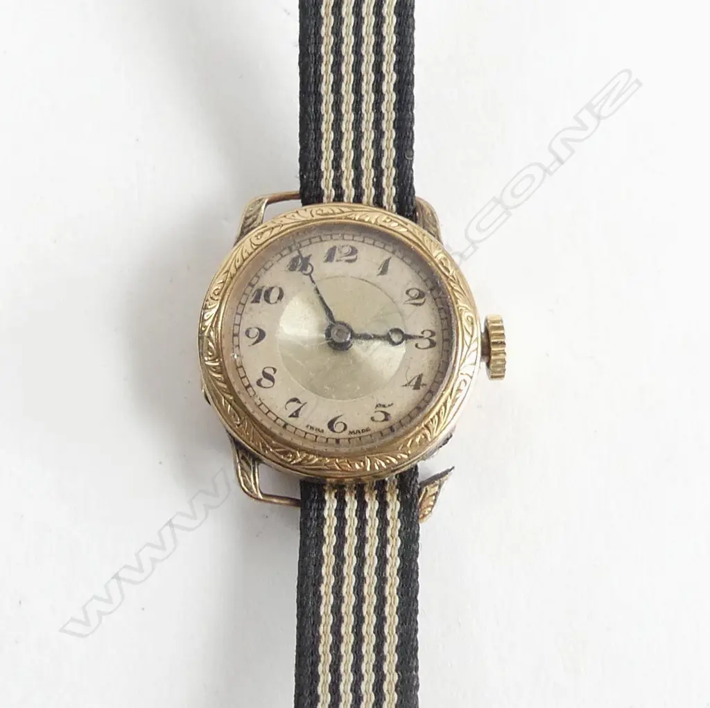 9CT GOLD LADIES WRISTWATCH Image 1++