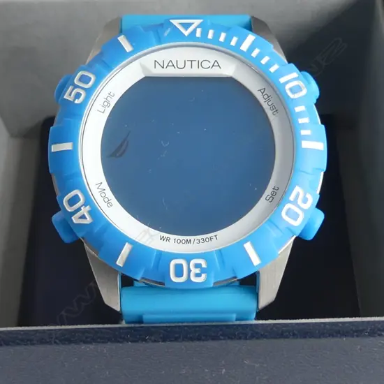 NAUTICA GENTS DIVE WATCH IN ORIGINAL BOX 