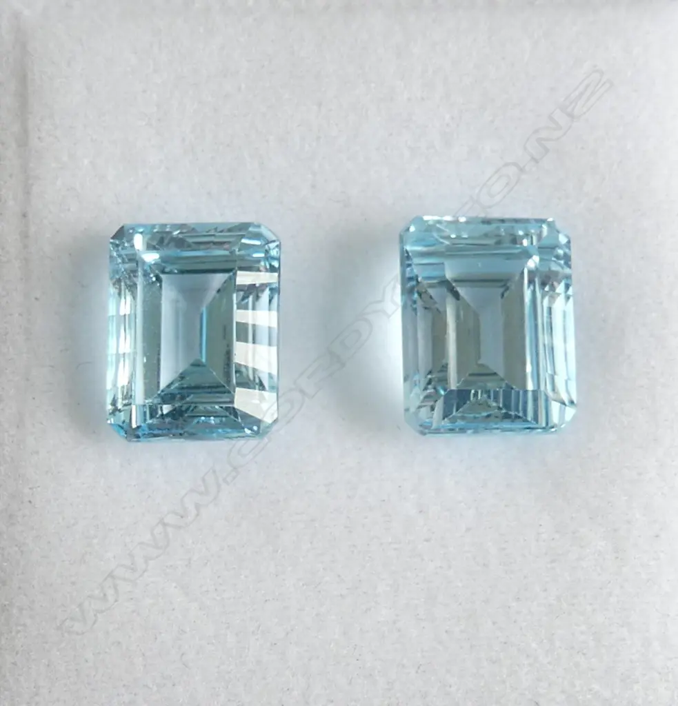 PR BLUE TOPAZ OCTAGON CUT 13.85ct, AIG REPORT Image 1++