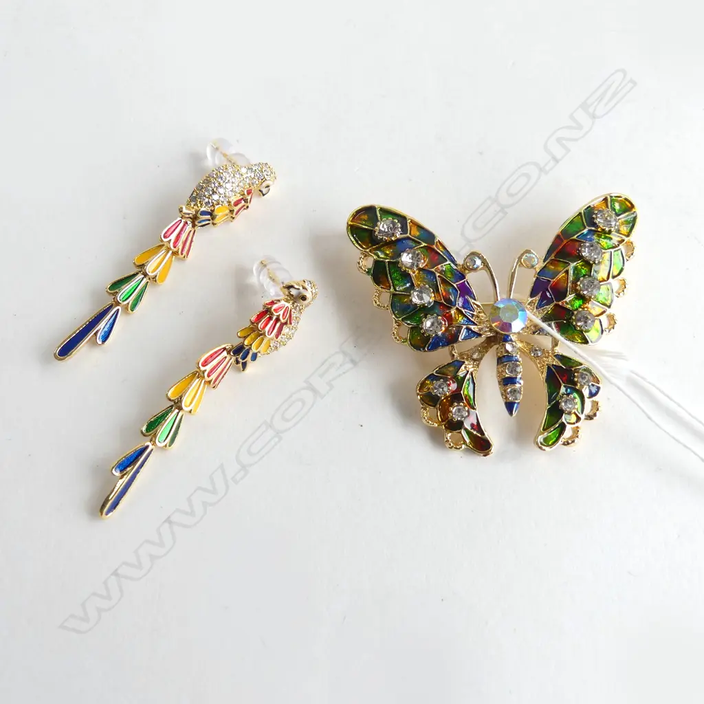 MODERN COSTUME BUTTERFLY BROOCH & PR PARROT EARRINGS Image 1++