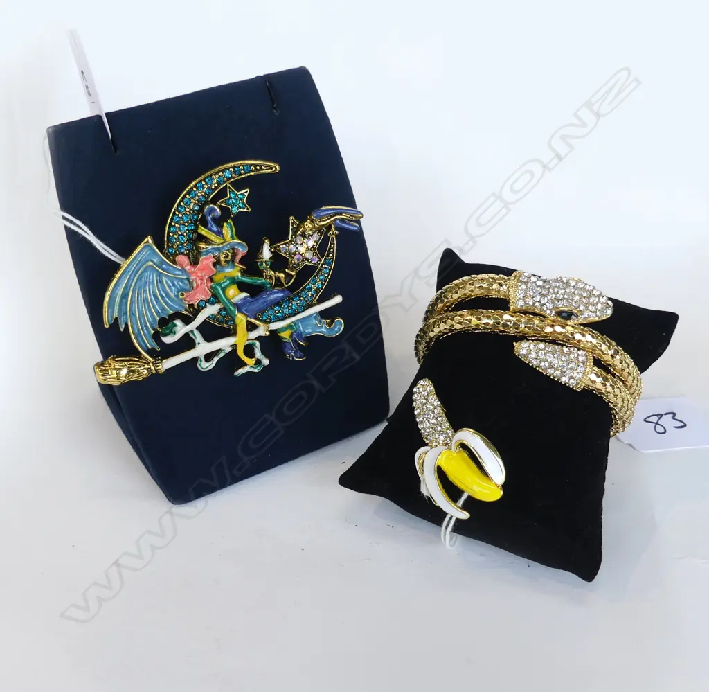 3 MODERN COSTUME JEWELLERY PCES: BANANA BROOCH, HALOWEEN WITCH BROOCH & DIAMANTE SNAKE BRACELET Image 1++
