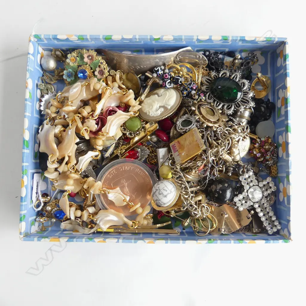 ASST. COSTUME JEWELLERY Image 1++