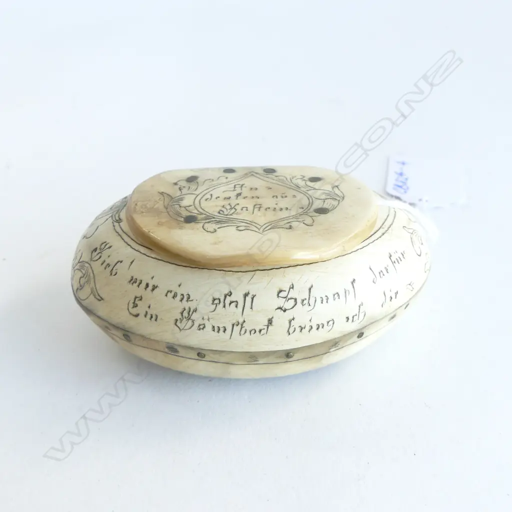 SCRIMSHAW STERZING HORN SNUFFBOX w PASTORAL SCENE & SCRIPT Image 1++