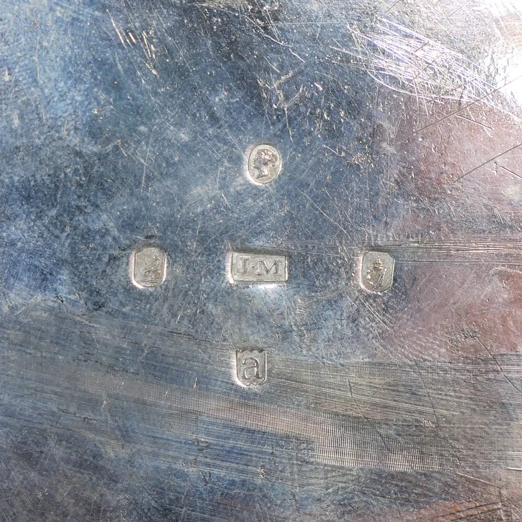 A good quality early Victorian period Irish silver teapot, Image 1++