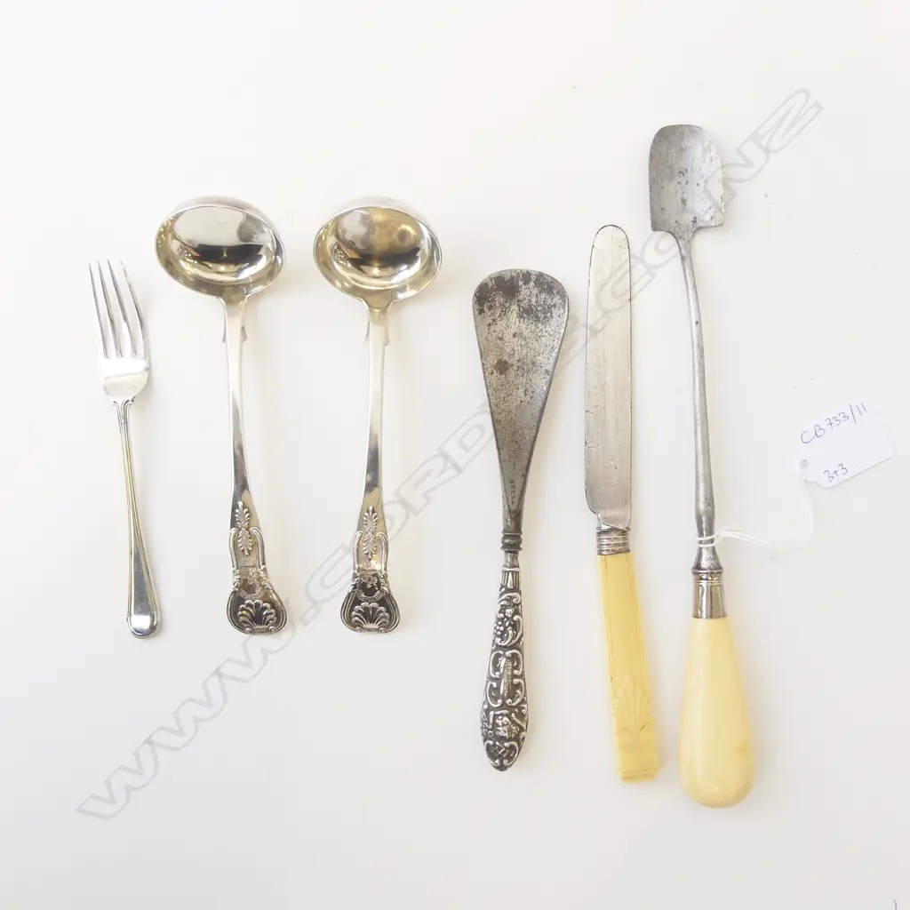 6 PCES; 3 STG CUTLERY 91grms, STILTON SCOOP L.245mm, KNIFE, SHOE HORN Image 1++