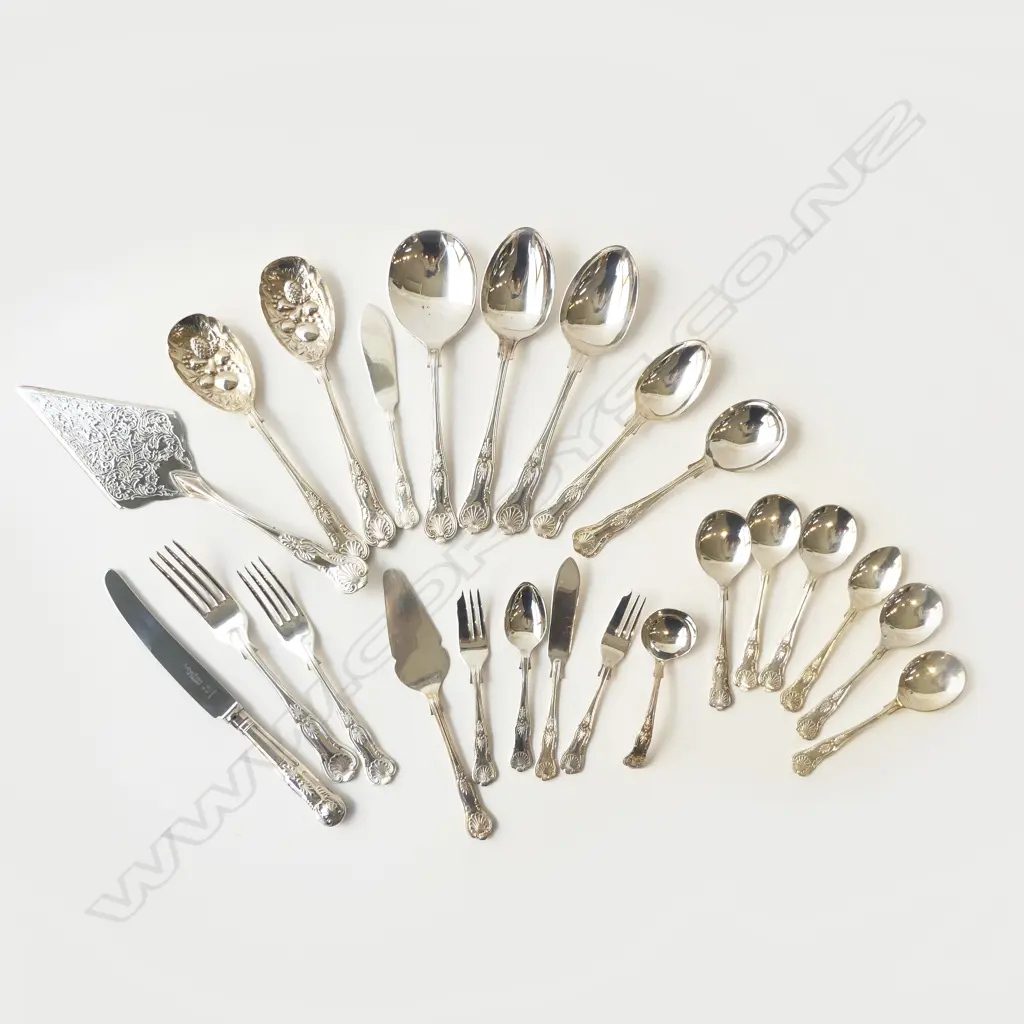 24PC KINGS PATTERN SILVER PLATED SERVING ITEMS & CUTLERY – BERRY SPOONS, CAKE SLICES, SERVING SPOONS ETC Image 1++