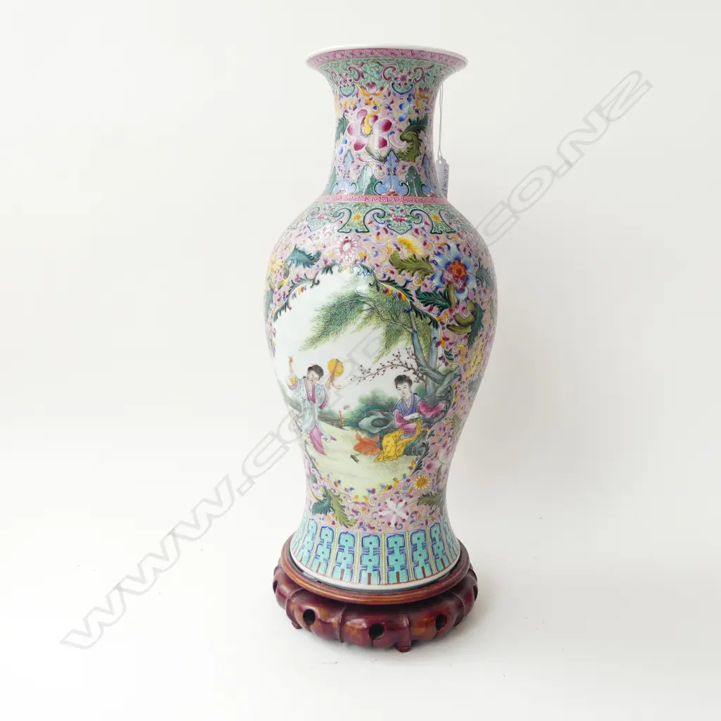 CHINESE FAMILLE ROSE VASE ON STAND H.450mm Image 1++