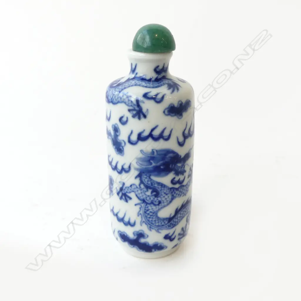 CHINESE GUANGXU MARKED CHINESE SNUFF BOTTLE blue & white dragon decoration w green stopper. H.100mm. Image 1++