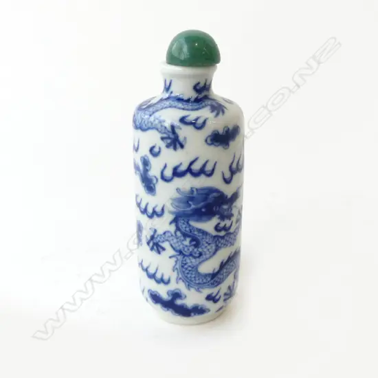 CHINESE GUANGXU MARKED CHINESE SNUFF BOTTLE blue & white dragon decoration w green stopper. H.100mm.