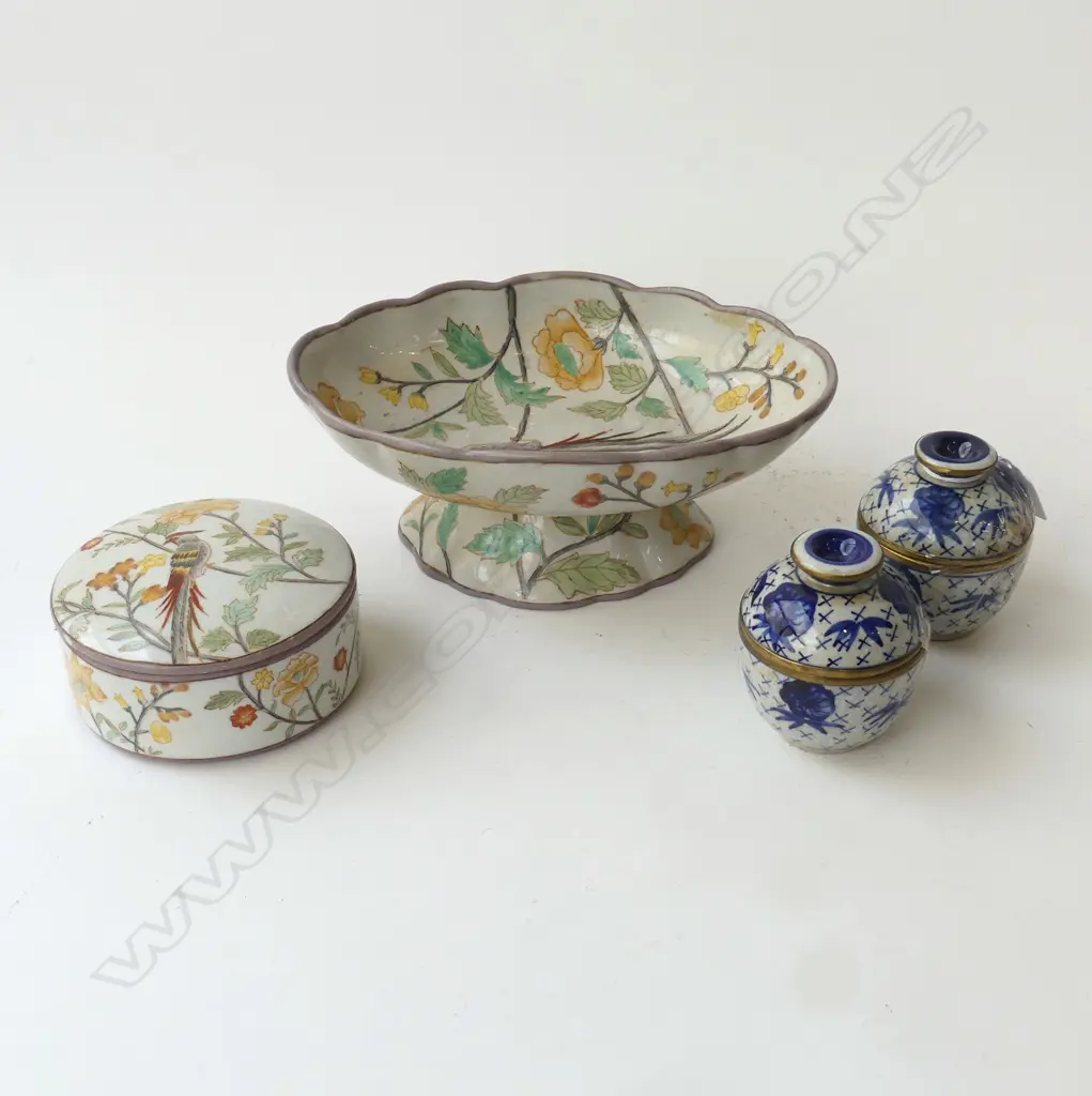 4 PCES CHINA; 3 CONTAINERS, OVAL FOOTED BOWL W.250mm Image 1++