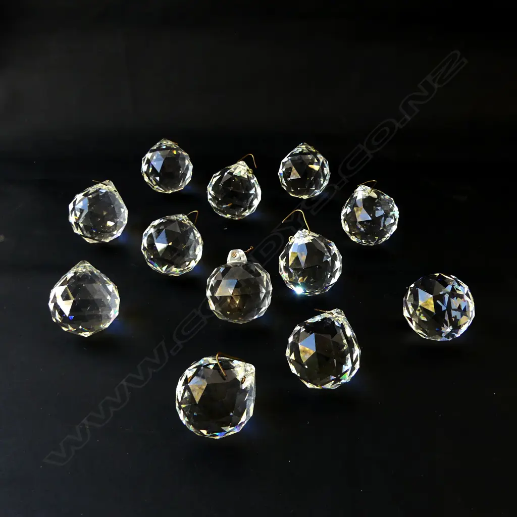 TWELVE VINTAGE FACET CUT CRYSTAL BALLS WITH HANGERS, DIA.40MM Image 1++