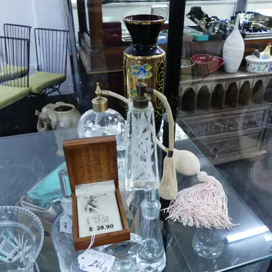 VENETIAN RUBY VASE H.200mm, 2 PERFUME BOTTLES, STG NECKLACE