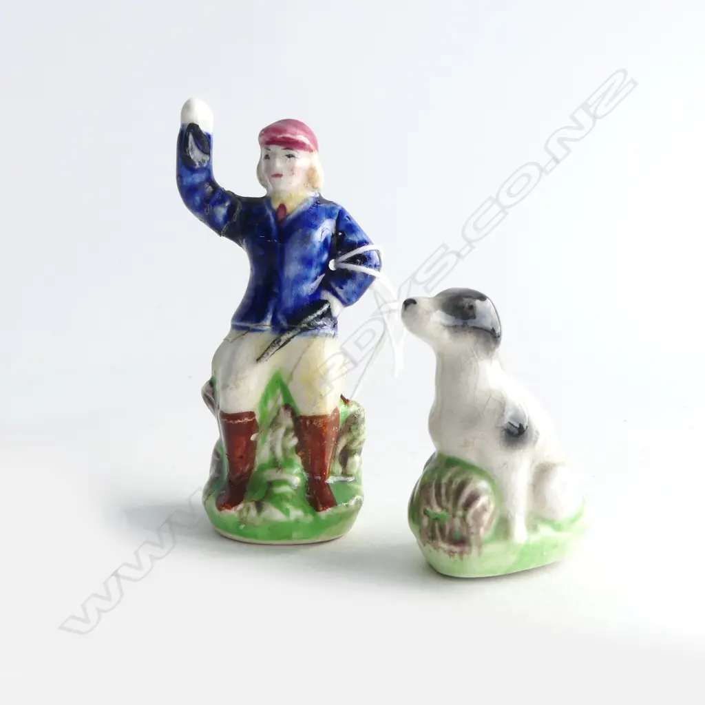VINTAGE SALT & PEPPER COUNTRY WOMAN & DOG H.80 & 50mm (woman damaged) Image 1++