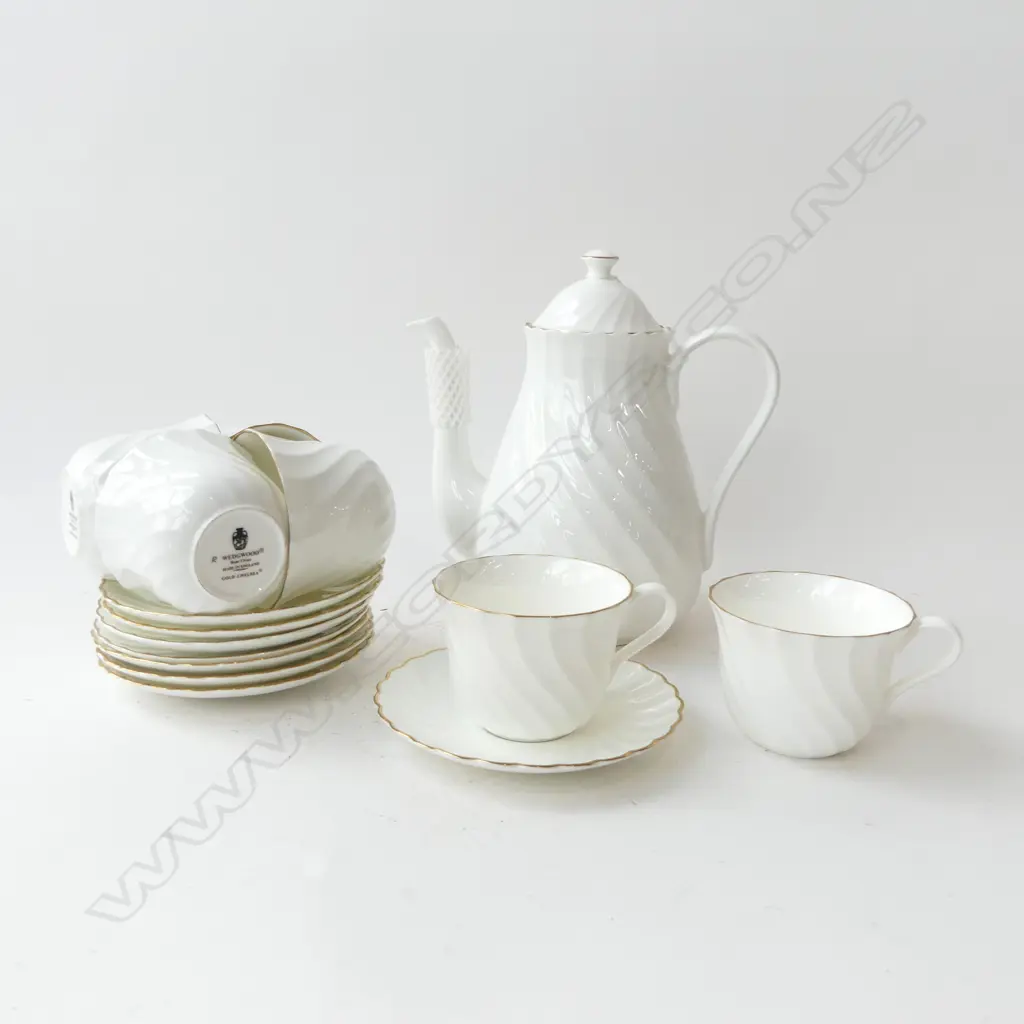 WEDGWOOD WHITE CHINA COFFEE POT & 6 C/SS Image 1++